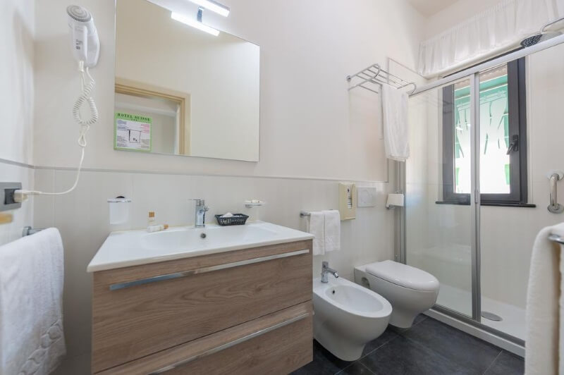Foto bagno Hotel Suisse