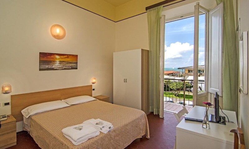 Foto camera matrimoniale Hotel Ambra Viareggio