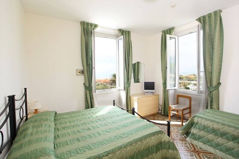 Foto camera familiare Hotel Arianna Marina di Pietrasanta