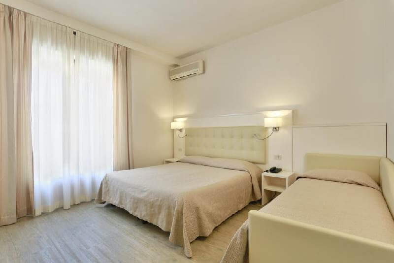 Foto camera tripla Hotel Lupori Viareggio