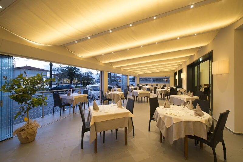 Foto tavoli esterni Hotel Giulia