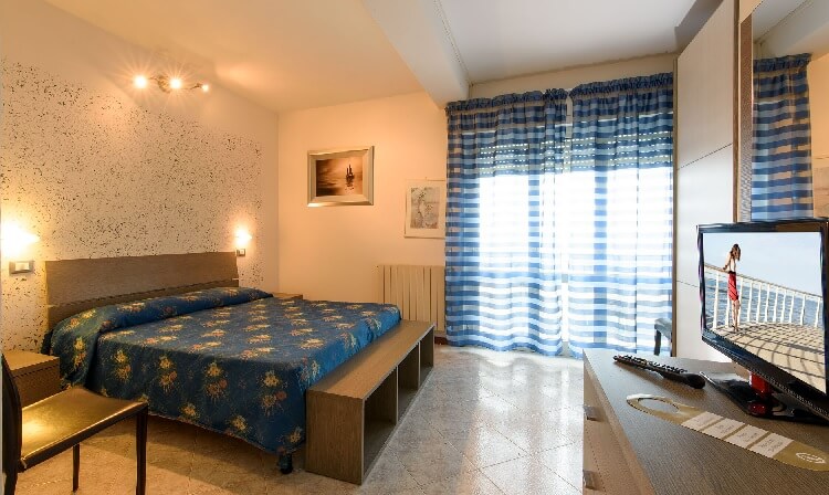 Foto camera matrimoniale Hotel Villa Jolanda Lido di Camaiore