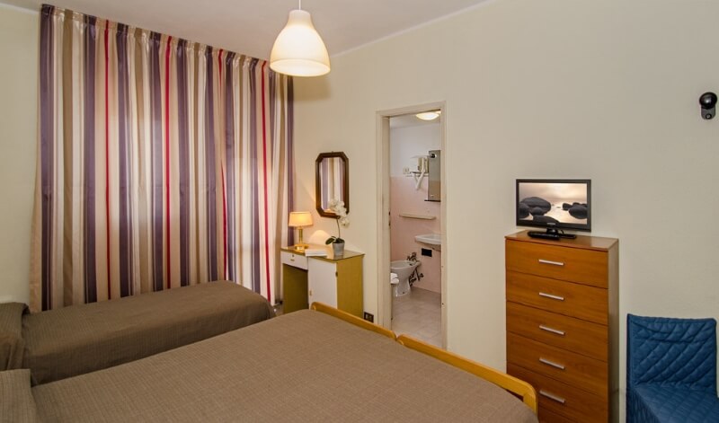 Foto camera tripla hotel Laurin Lido di Camaiore