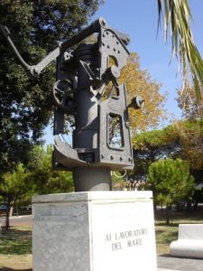 Foto monumento ai lavoratori del mare Forte dei Marmi