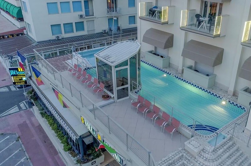 Foto piscina hotel Villa Jolanda Lido di Camaiore