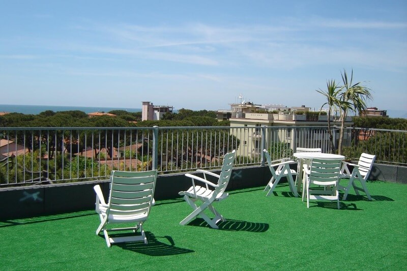 Foto terrazza solarium Hotel Mediterraneo Marina di Pietrasanta