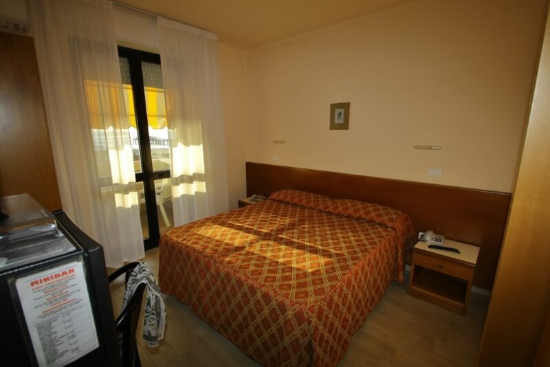 Foto camera matrimoniale Hotel La Vela Lido di Camaiore