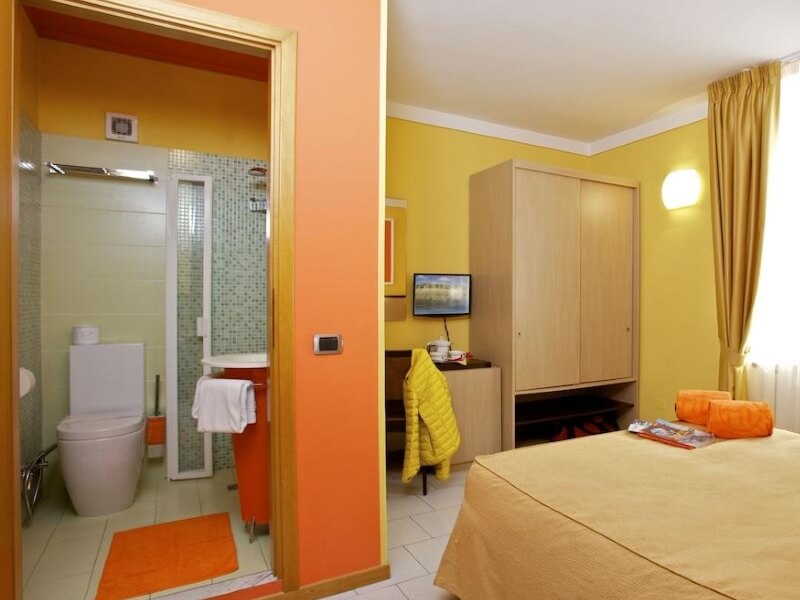 Foto dettaglio camera matrimoniale Hotel Tirrenia Viareggio
