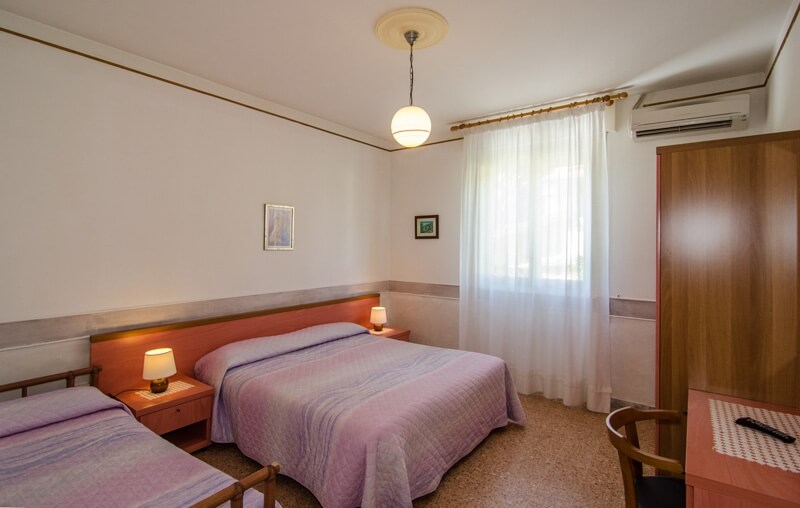 Foto camera tripla hotel Ambra Forte dei Marmi
