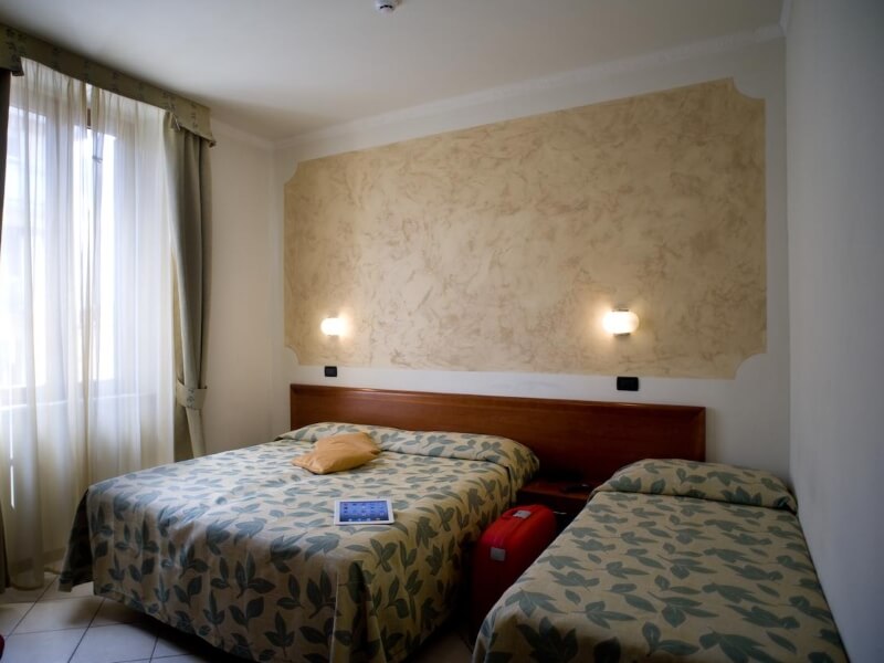 Foto camera tripla hotel Vittoria Viareggio