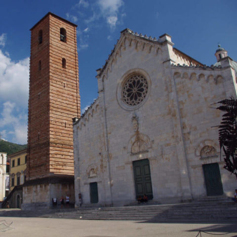 Duomo di Pietrasanta con campanile