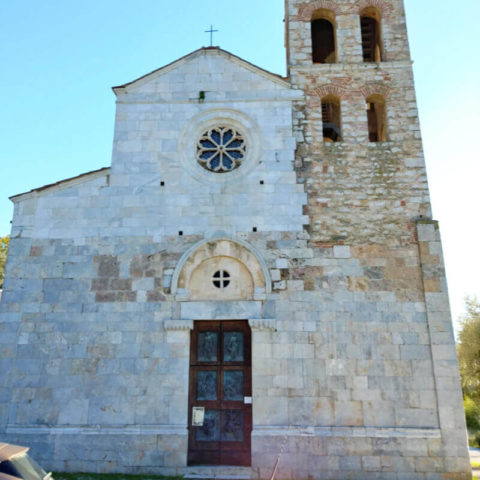 Pieve di San Giovanni e San Felicita a Valdicastello Carducci Pietrasanta