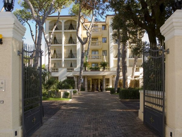 Foto Grand Hotel Imperiale Forte dei Marmi ingresso