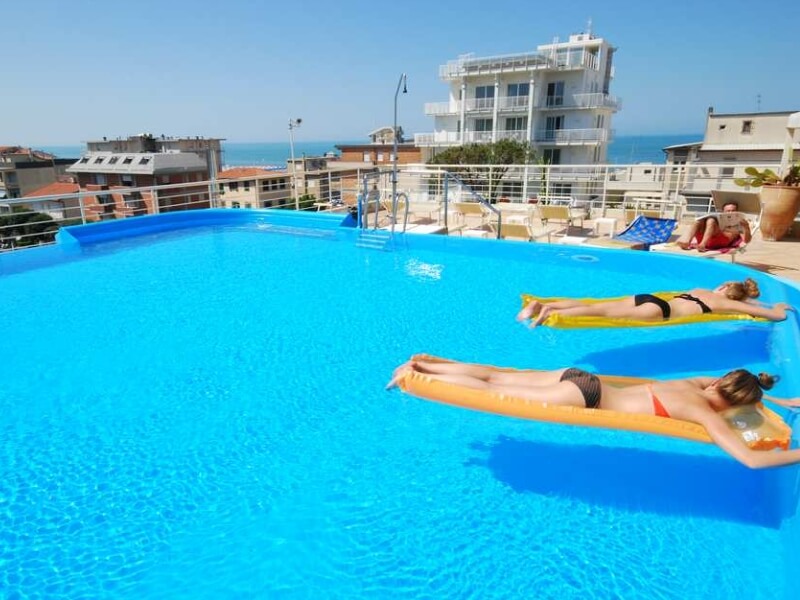Foto piscina terrazza hotel Bracciotti Lido di Camaiore