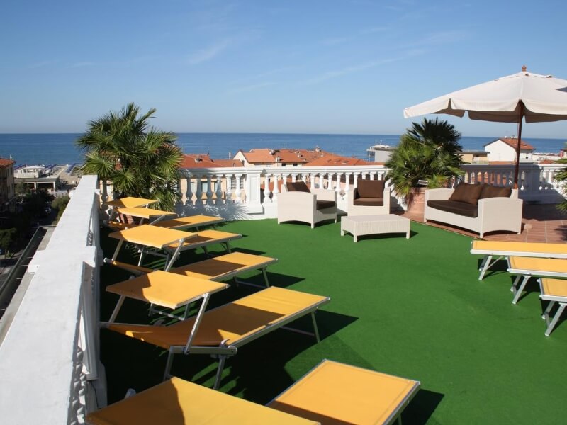 Foto terrazza solarium hotel Regina Lido di Camaiore