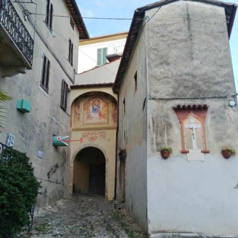 Affreschi sulle case di Monteggiori